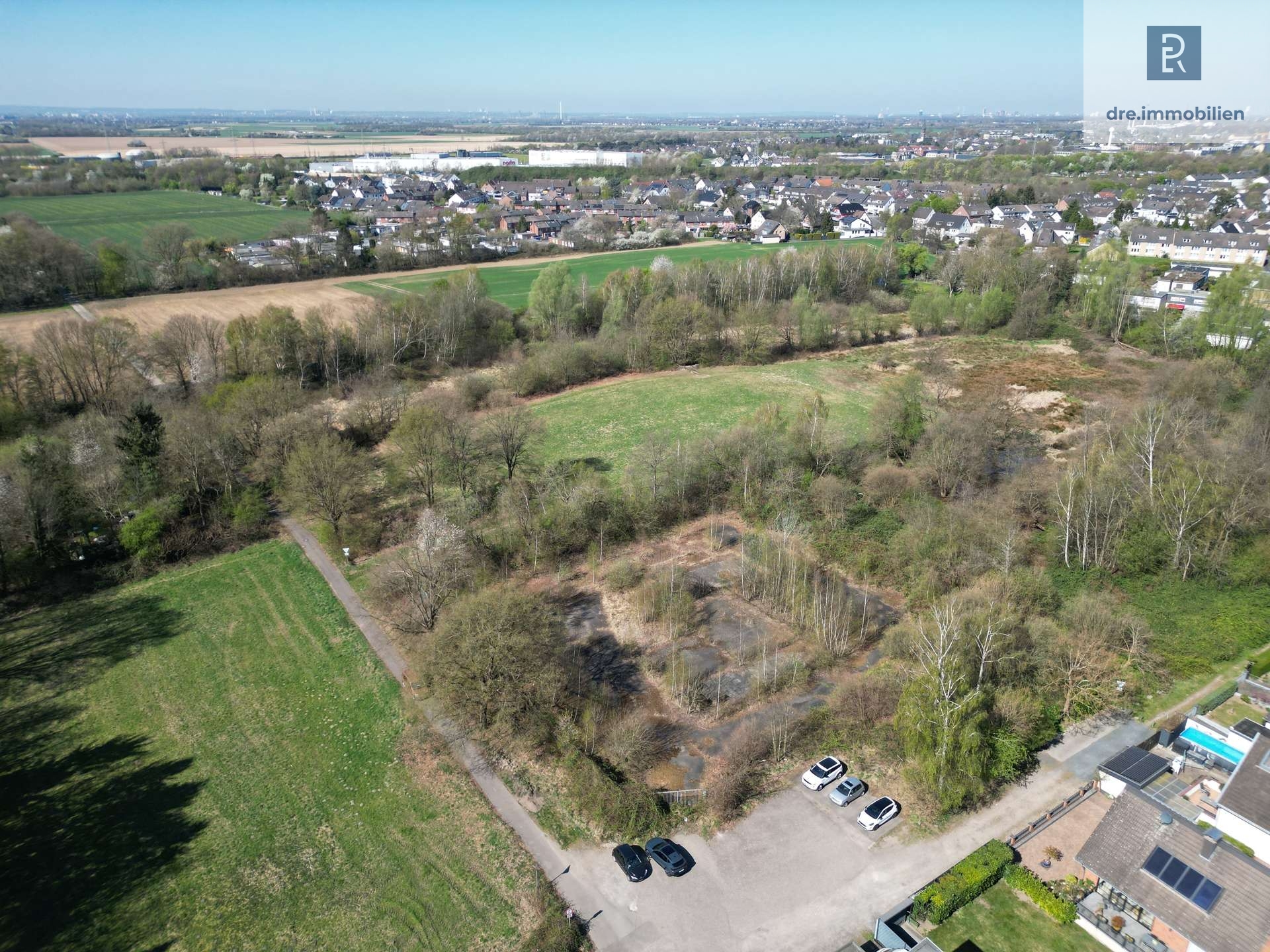 Blick über das angrenzende Landschaftsschutzgebiet
