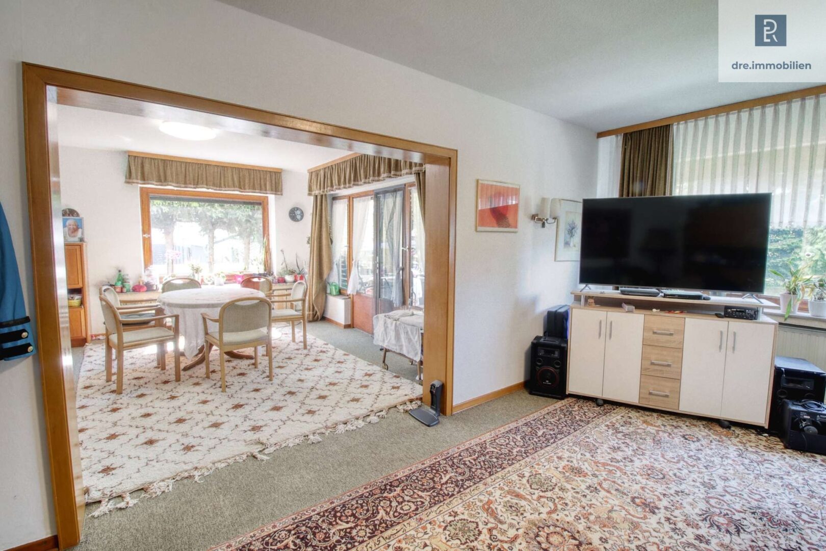 Blick aus Wohnzimmer in Esszimmer