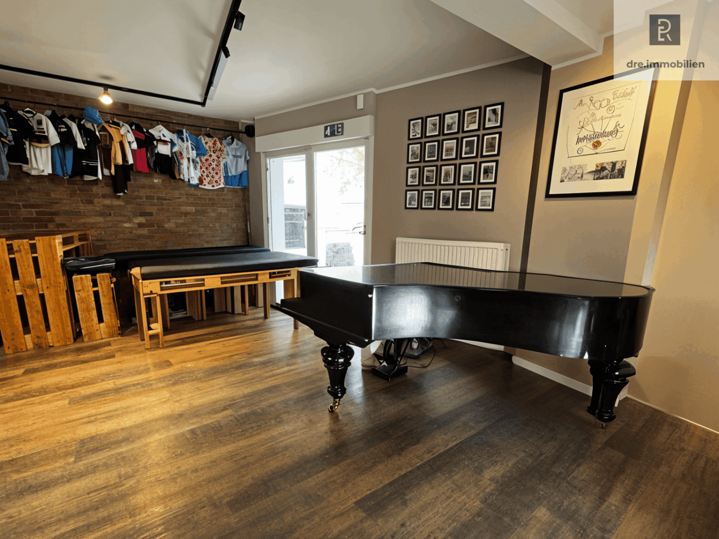 Hauptfläche mit Flügel