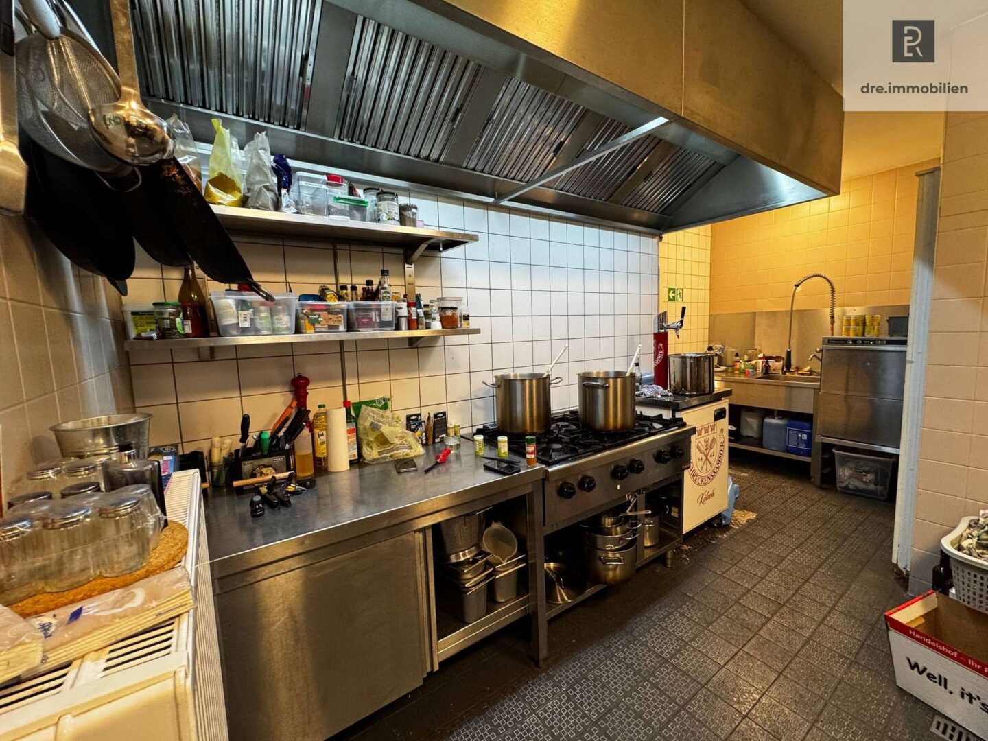 Küche mit 6 Flammen