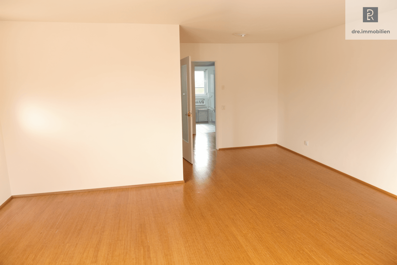 Wohnzimmer mit Blick zum Flur