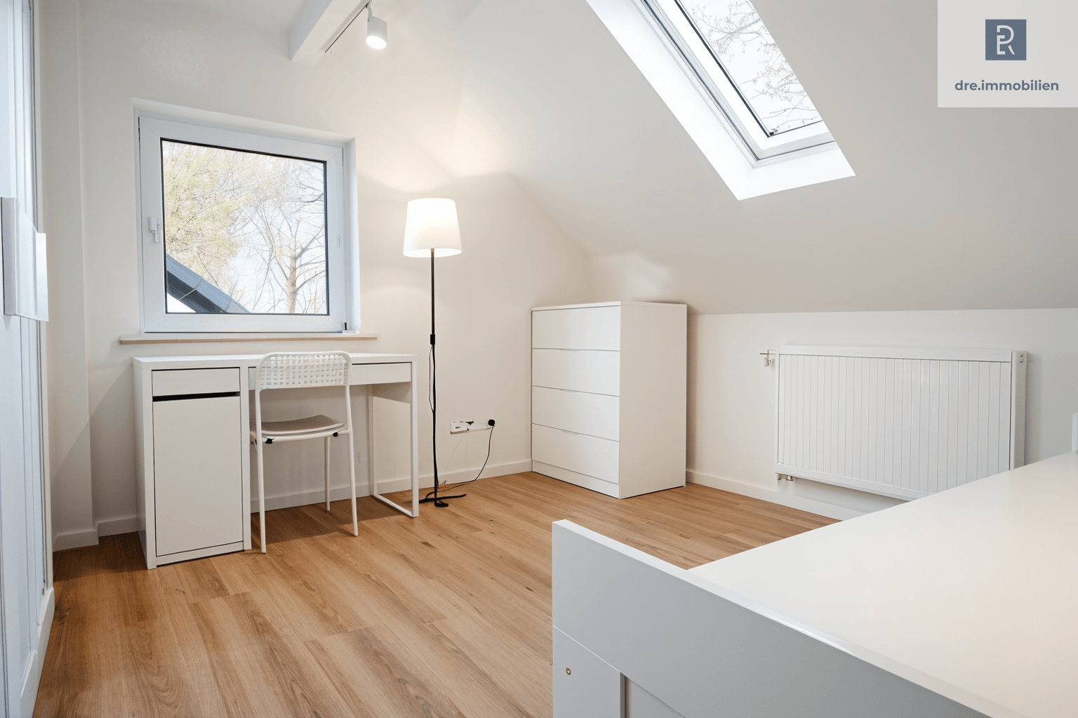 Zimmer vollmöbliert