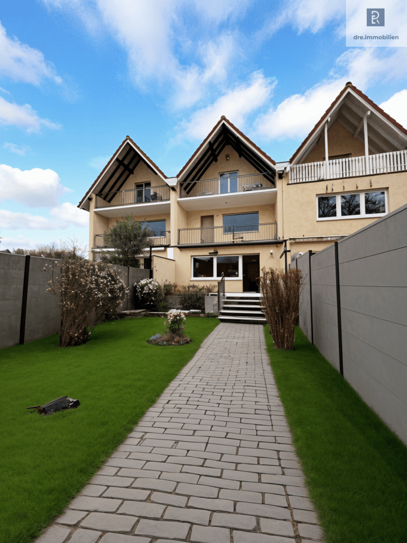 Blick von Garage auf's Haus