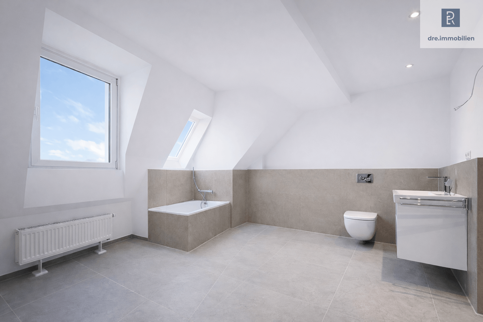 Badezimmer mit Badewanne