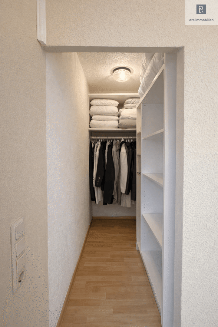 1.OG-Begehbarer Kleiderschrank