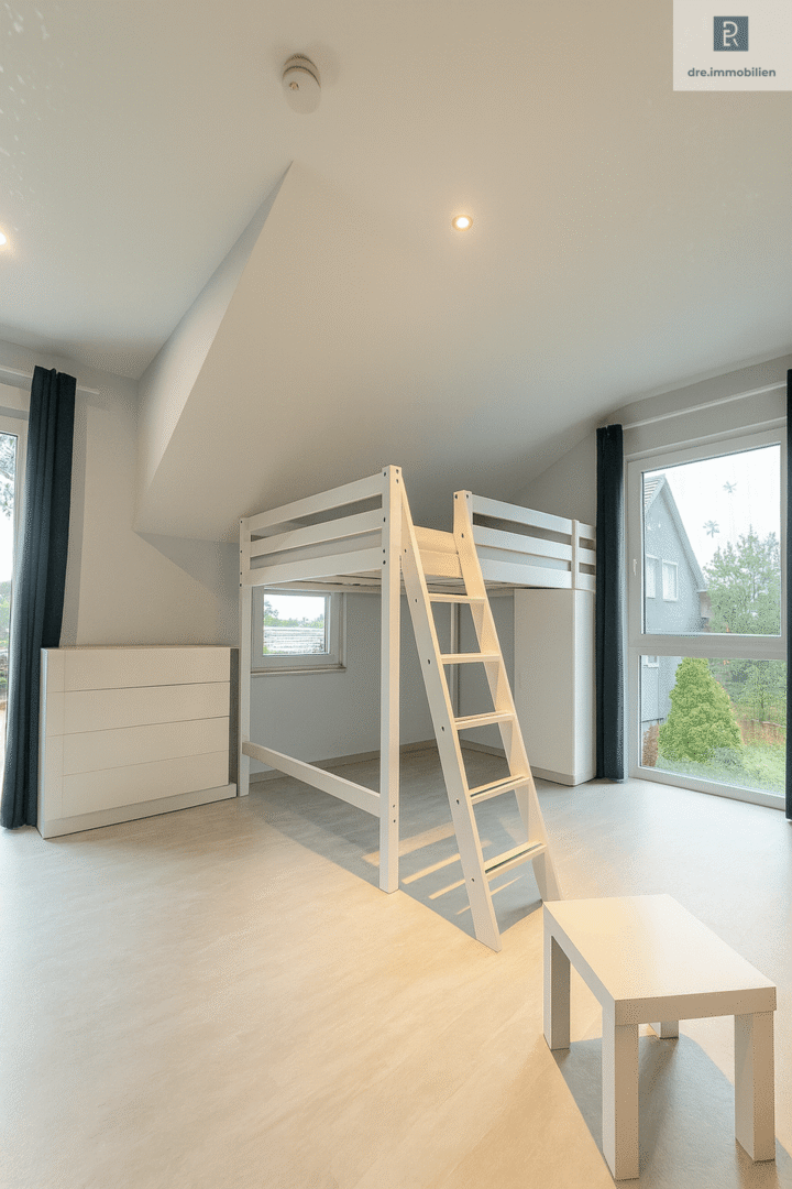 DG-Kinderzimmer 2 + Balkon