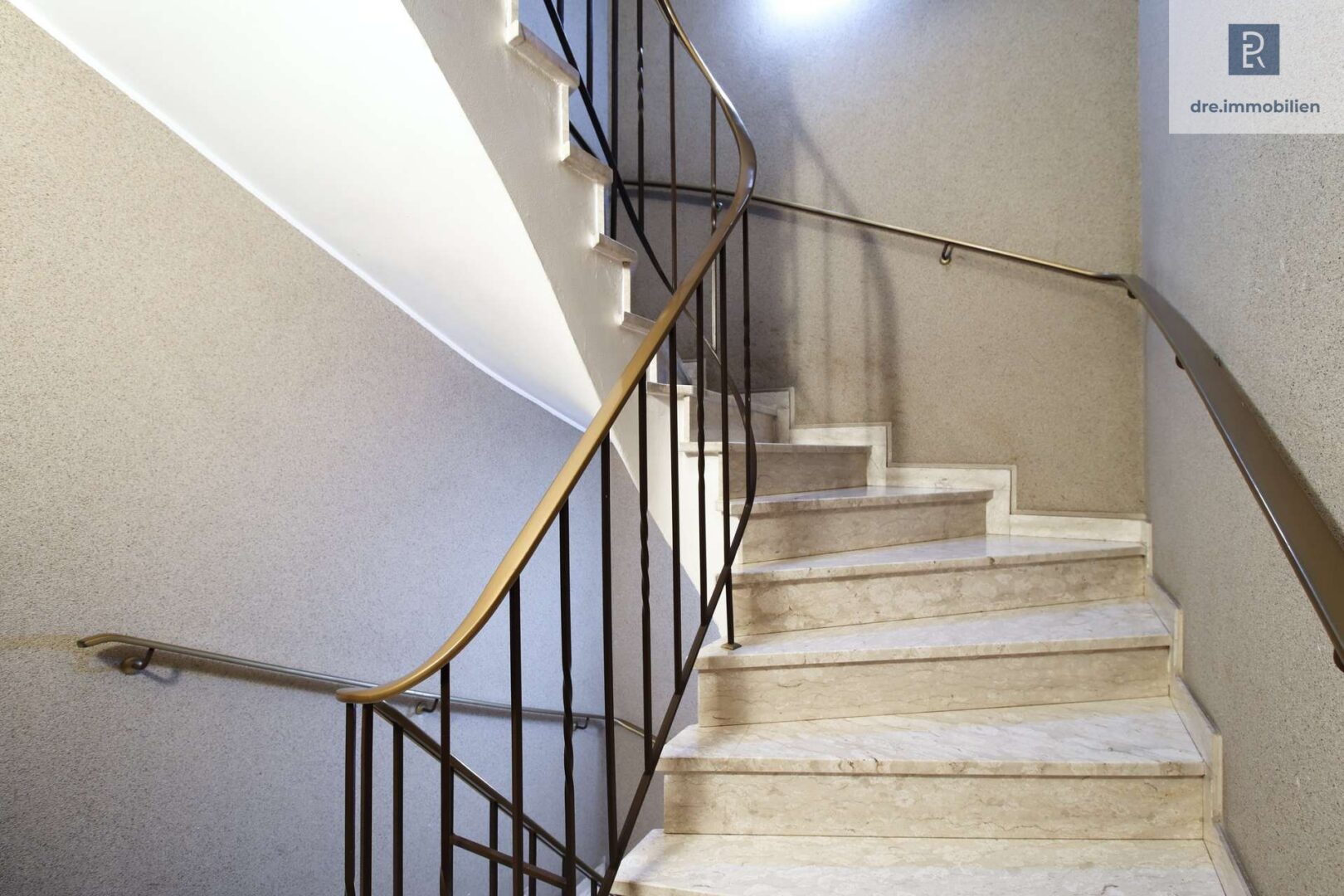 Treppenhaus: Willkommen zu Hause – gepflegtes Treppenhaus