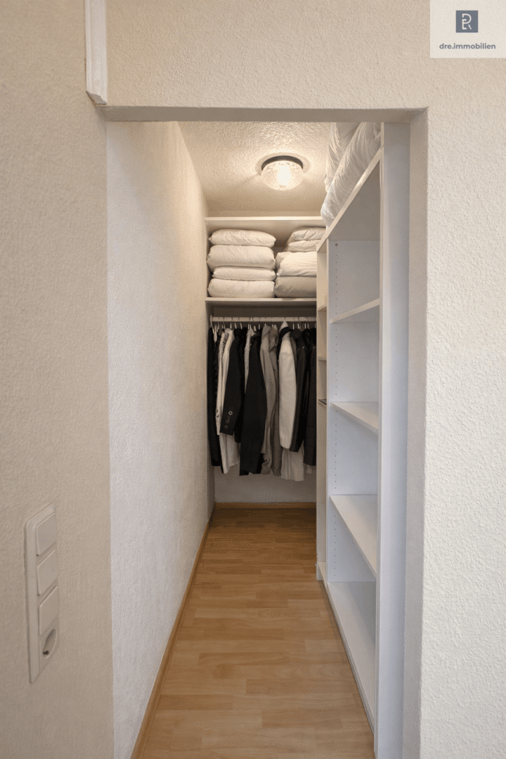 1.OG-Begehbarer Kleiderschrank