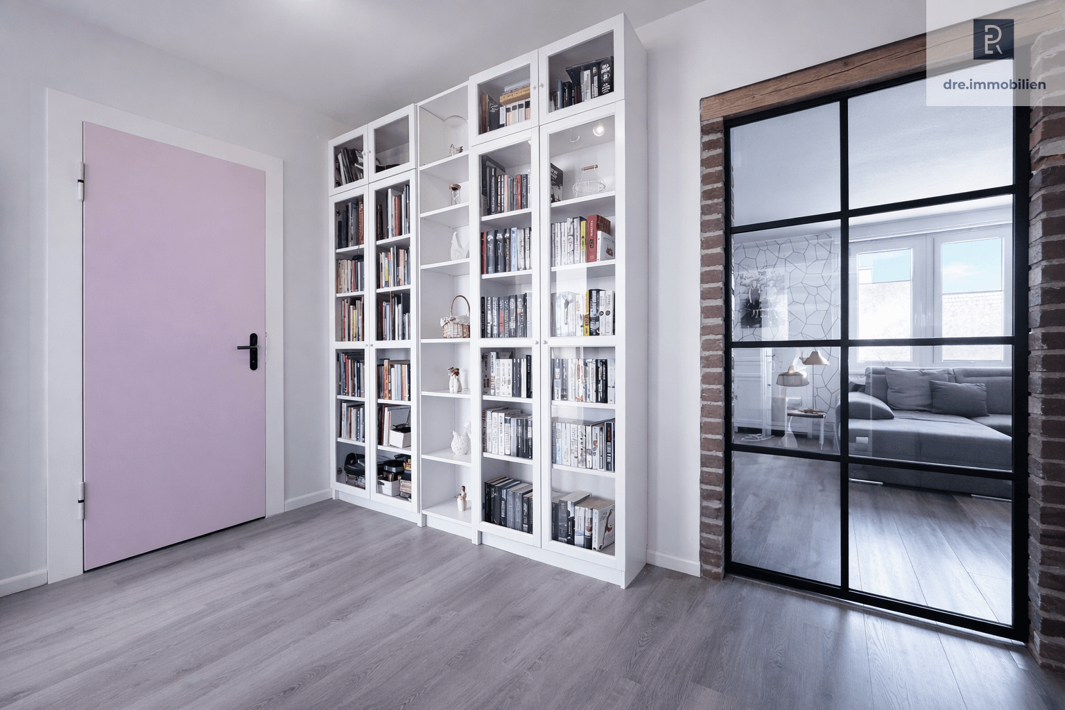 1.OG-Bücherregal im Wohnbereich