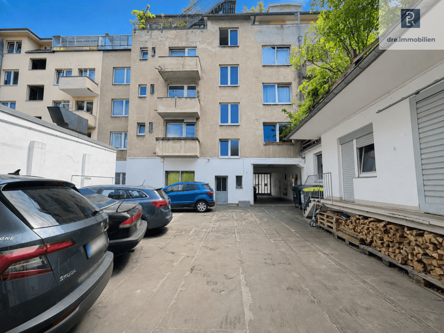 Innenhof u. Hausansicht hinten