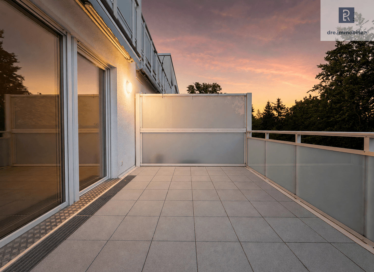 Balkon (mit KI bearbeitet)