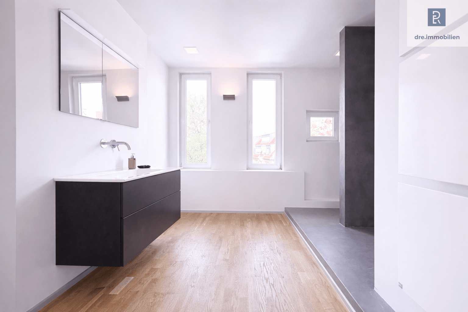 Badezimmer (KI-bearbeitete Darstellung)