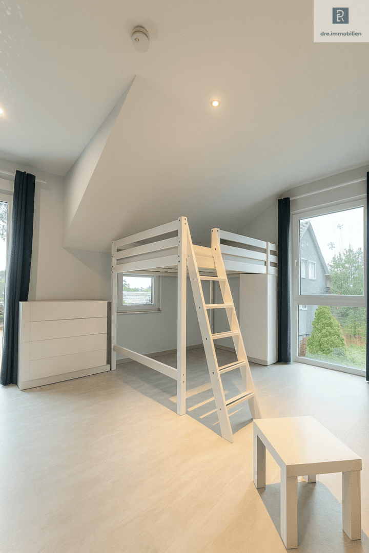 DG-Kinderzimmer 2 + Balkon