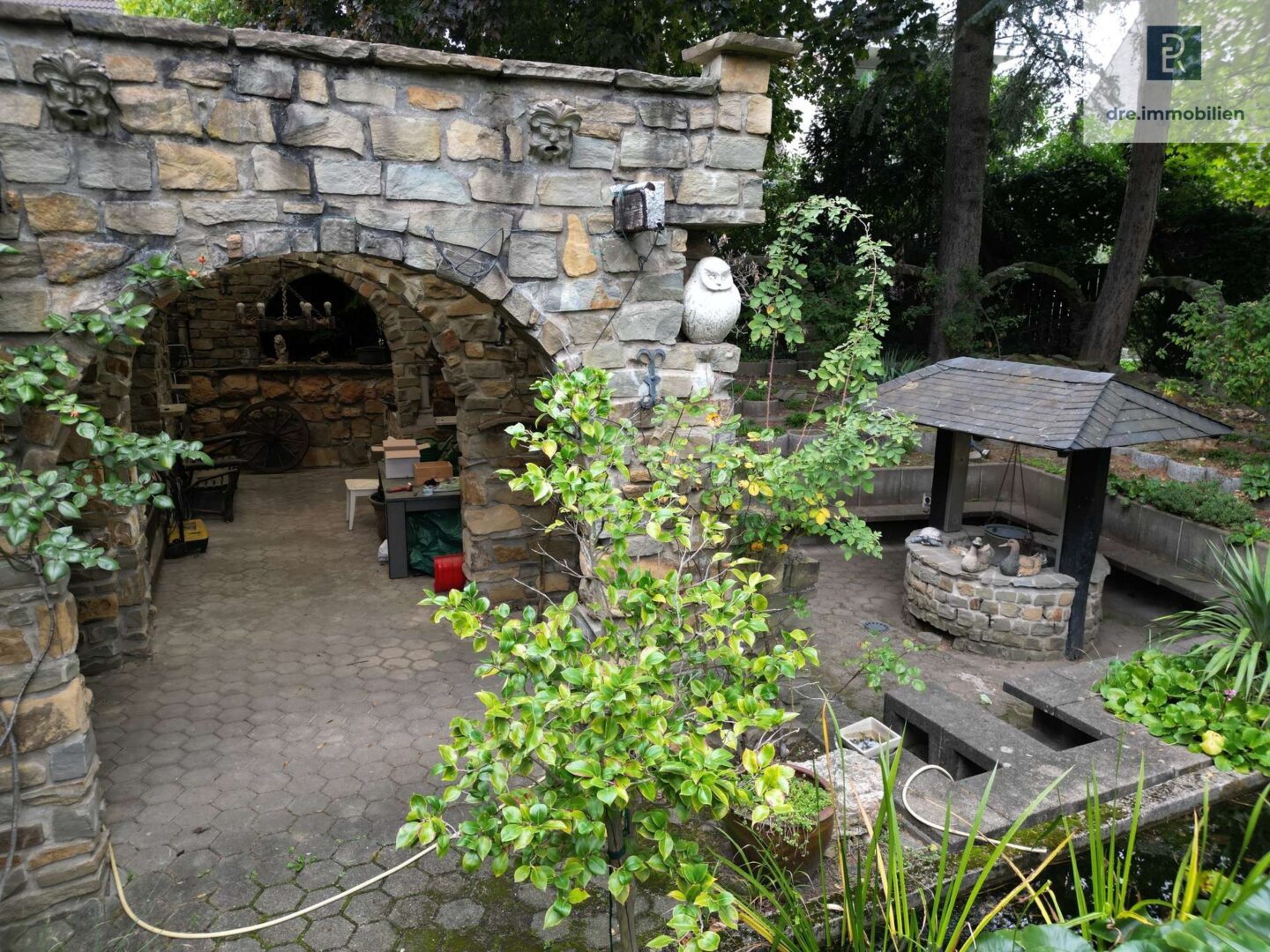 Garten mit Freisitz und Arcardengewölbe